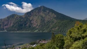 volcano-lake-view5-1600X900